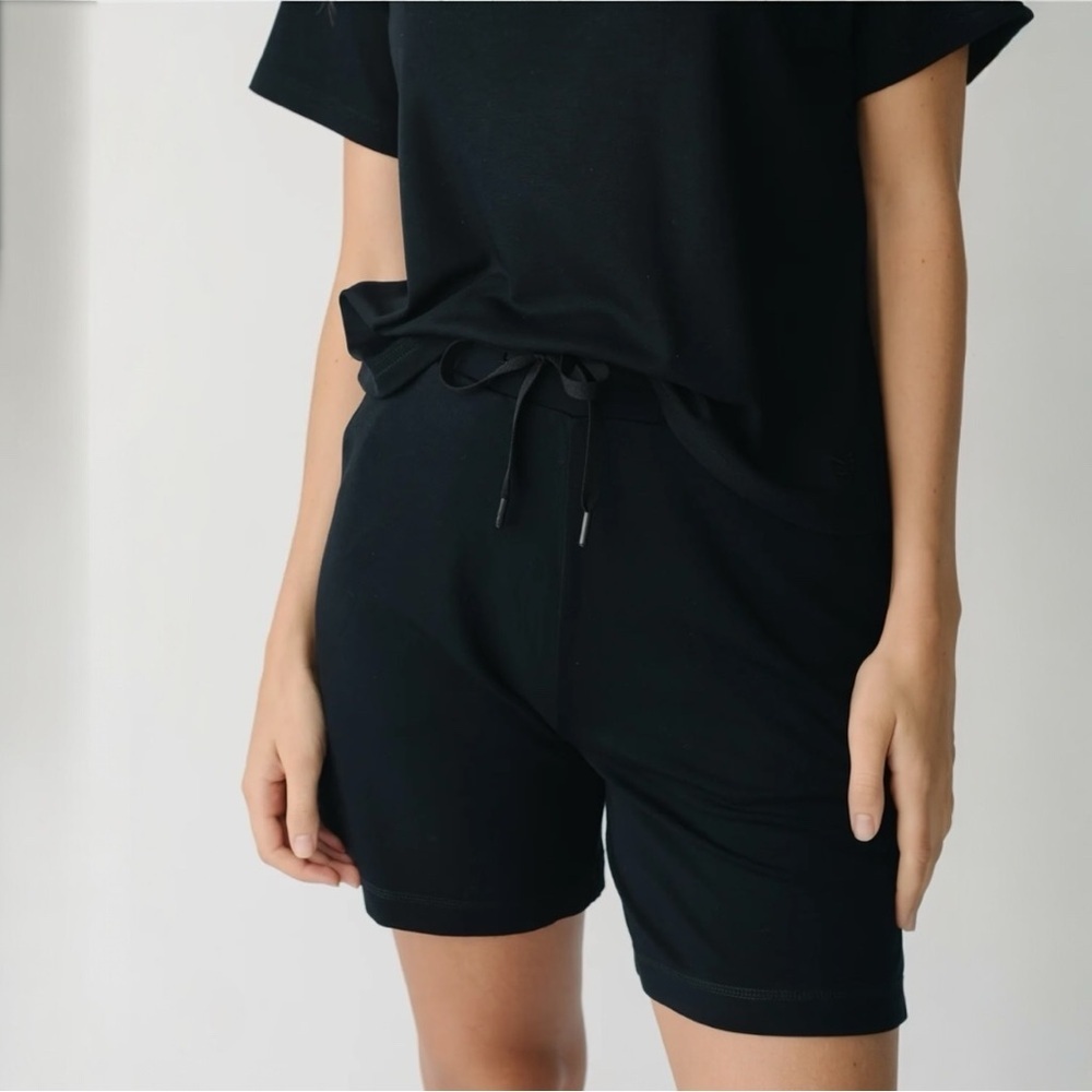 Cozy Earth Women's Brushed Bamboo 6” Mid-Length Lounge PJ Shorts Black Small NEW - Picture 5 of 10
